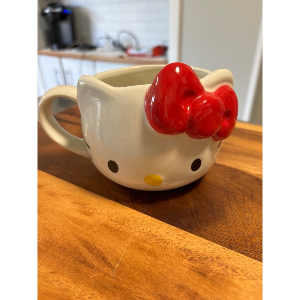 Sanrio Hello Kitty Ceramic Planter/ Coffee Mug With Bright Red Bow Tag Attached